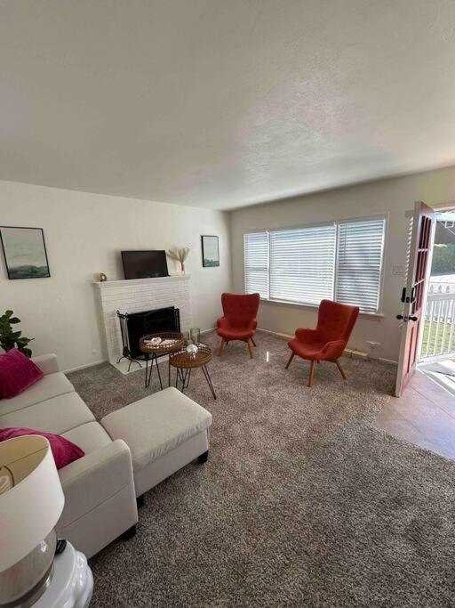 Entire Home By Newport Beach, Disneyland And Sna! Costa Mesa Bagian luar foto