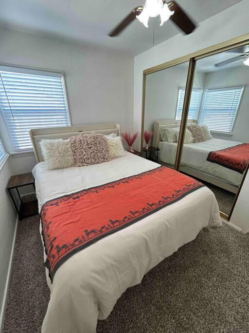 Entire Home By Newport Beach, Disneyland And Sna! Costa Mesa Bagian luar foto