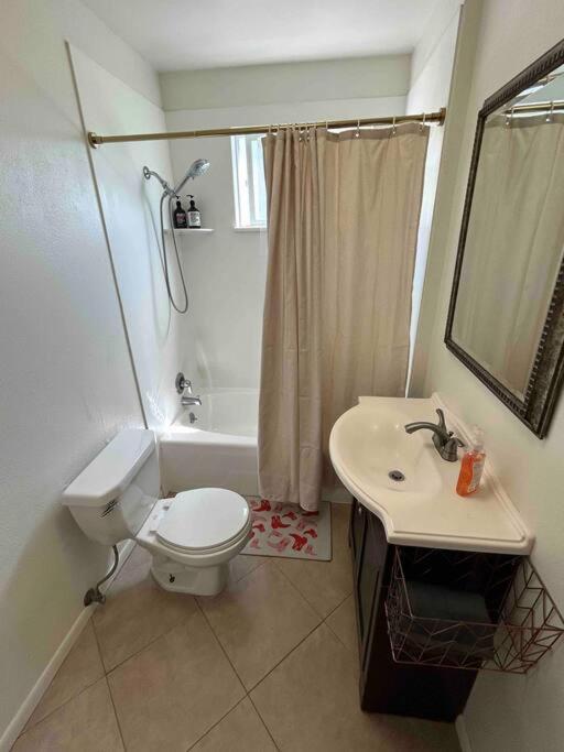 Entire Home By Newport Beach, Disneyland And Sna! Costa Mesa Bagian luar foto